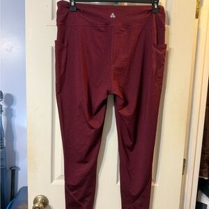 Women's plus size 1x TekGear Burgundy ultra stretch Leggings with Side Pockets